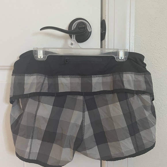 EXTREMELY RARE LULULEMON SHORTS!!! - Picture 2 of 3